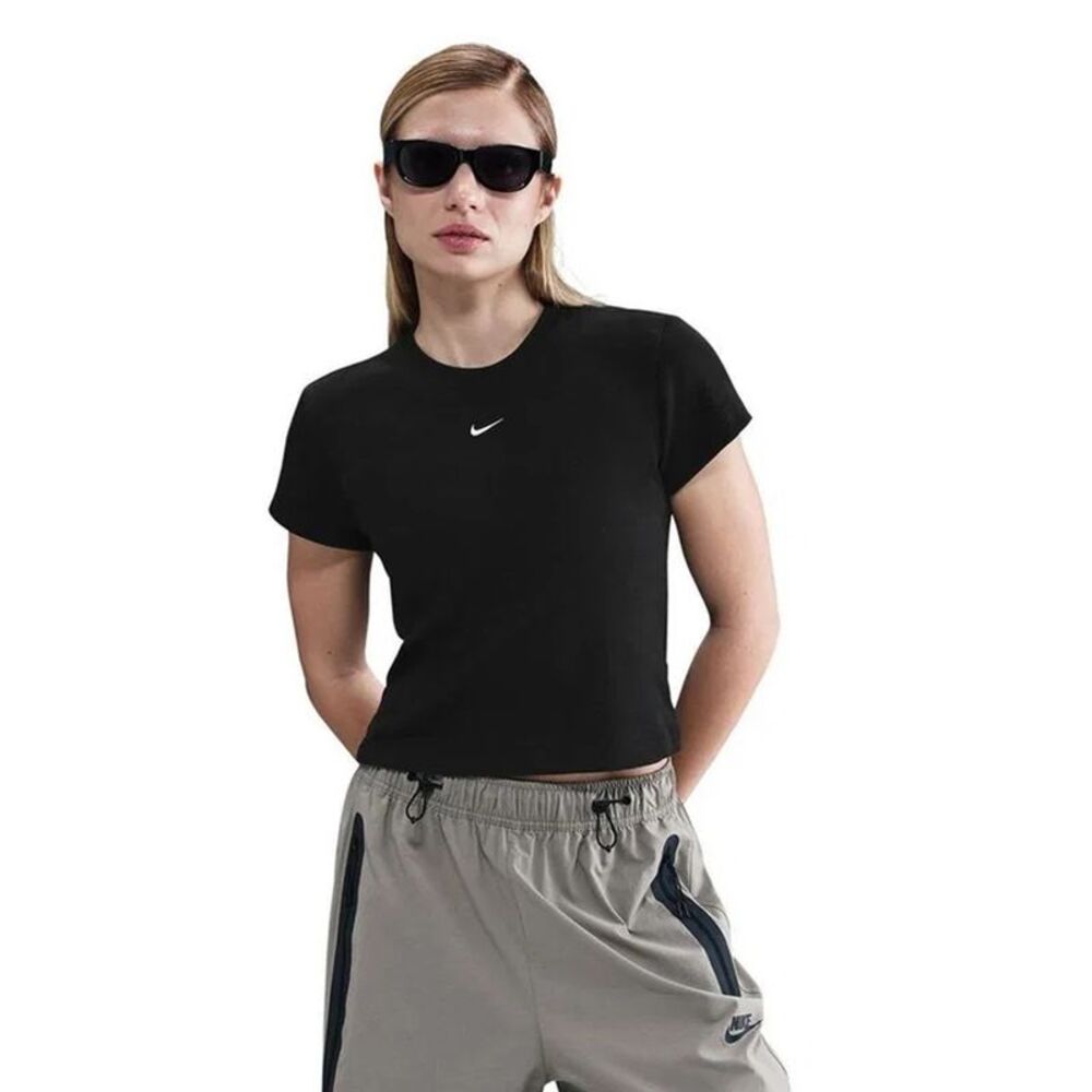Nike Womens/Ladies Swoosh Embroidered Logo T-Shirt / Black